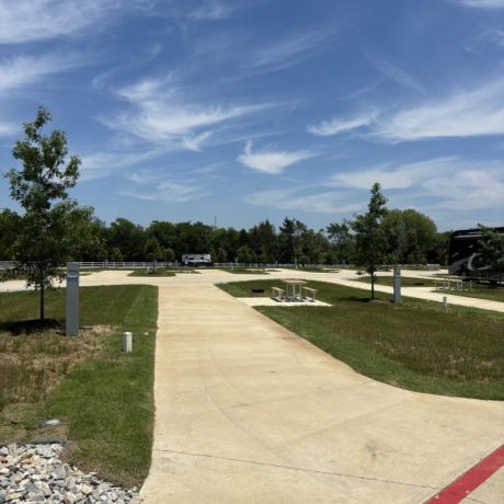 driveway to Chuck’s RV Resor in Mabank, TX.