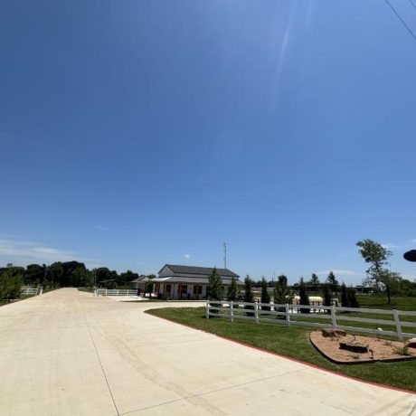 driveway to Chuck’s RV Resor in Mabank, TX.